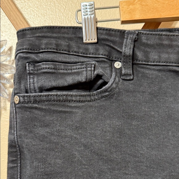 Elegant Black Cropped Women's Jeans - Picture 5 of 7